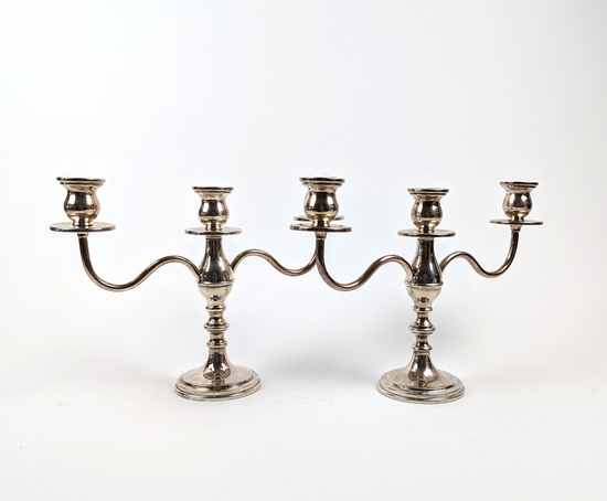 PAIRE DE CANDÉLABRES en argent (800) à trois...
