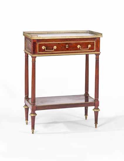 PETITE TABLE CONSOLE en acajou et placage...