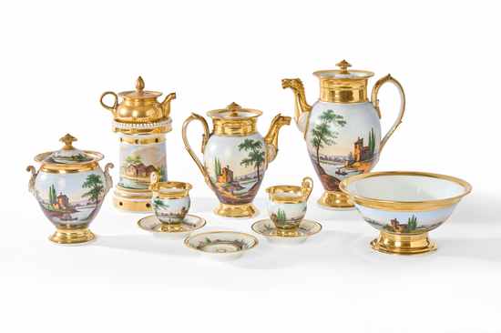 PARTIE DE SERVICE A THÉ-CAFÉ en porcelaine...