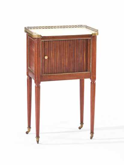 PETITE TABLE DE CHEVET en acajou et placage...