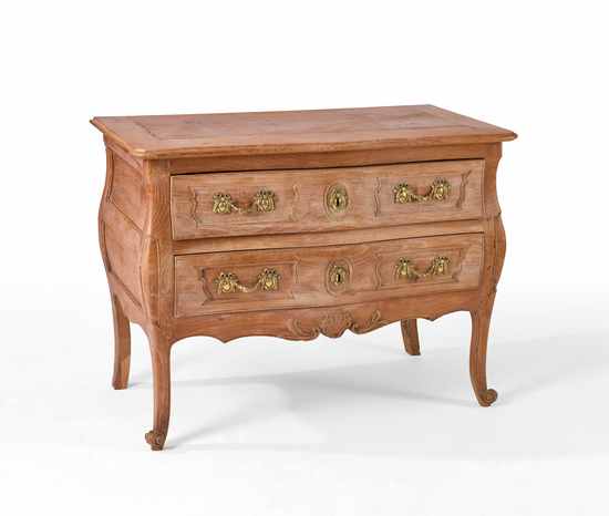 COMMODE DE TYPE SAUTEUSE, galbée toute faces,...