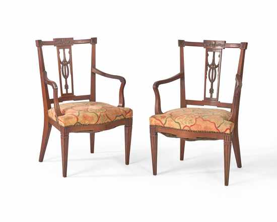 PAIRE DE FAUTEUILS en acajou et placage d'acajou,...