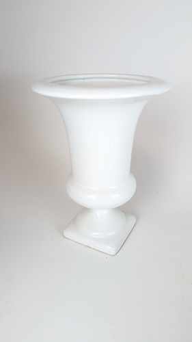 VASE MEDICIS en porcelaine émaillée blan...