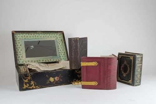 TROIS PETITS ALBUMS DE PHOTOS format carte...