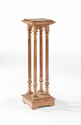 SELLETTE en bois mouluré et sculpté reposant...