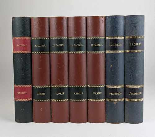 BLOC DE FAUX LIVRES reliés, décoratif.