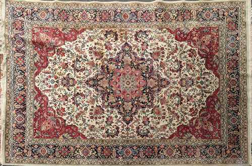 GRAND TAPIS rectangulaire en laine polychrome...