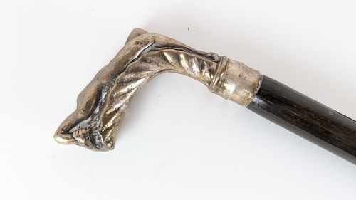CANNE à pommeau équerre en bronze argenté...
