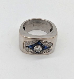 BAGUE en or gris (750) sertie d'un diamant...