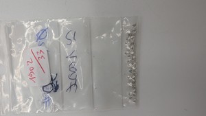 SACHET d'environ 30 petits diamants taille...