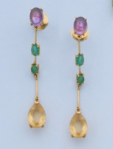 PAIRE DE PENDANTS D'OREILLES en or (750)...
