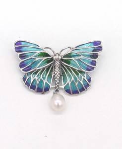 BROCHE en argent (925) de forme papillon...