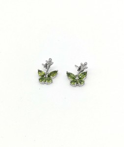 PAIRE DE CLOUS D'OREILLES en pendants, en...