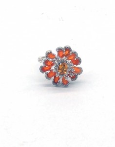 BAGUE en argent (925) en forme de fleur orné...