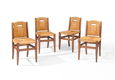 SUITE DE QUATRE CHAISES à dossier plat et...