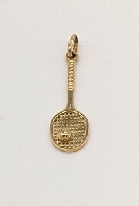 PENDENTIF en or (750) en forme de raquette...