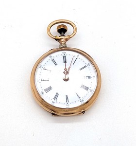 MONTRE DE COL en or (750) à cadran émaillé...