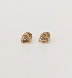 PAIRE DE CLOUS D'OREILLES "cœur" en or (750)...