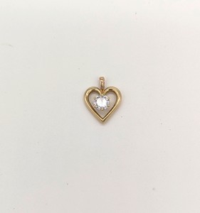 PENDENTIF CŒUR en or (750) et diamant demi-taille...
