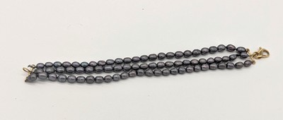 BRACELET trois rangs de perles de culture...