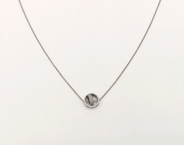 FIN COLLIER en or gris (750) à motif de double...