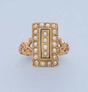 BAGUE en or (750) à plateau rectangle orné...