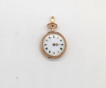 MONTRE DE COL en or (750). Cache poussière...