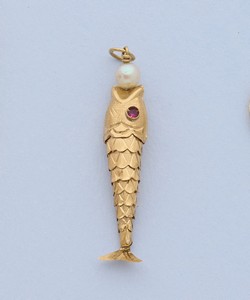 PENDENTIF en forme de poisson, articulé,...