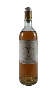 1 Blle Y de CH. YQUEM, Sauternes, 1977.